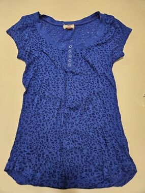 l.e.i. Women's Short Sleeve Scoop Neck Top in Royal Blue Large 11/13